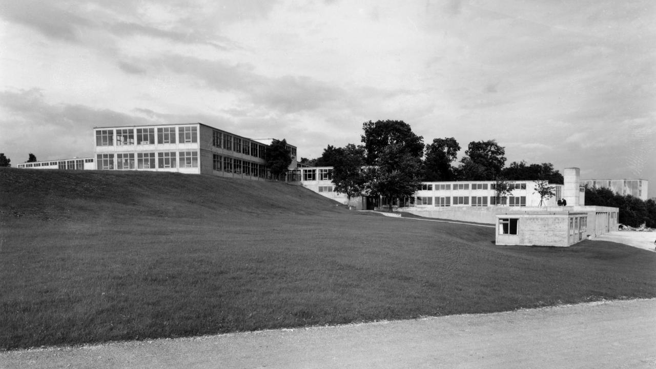 Die Gebäude der Hochschule für Gestaltung in Ulm. Aufnahme vom 02.10.1955. 