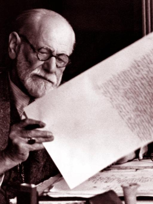 Sigmund Freud (1856-1939) hat zunächst mit der jüdischen Tradition seiner Familie gebrochen, bevor er durch den Antisemetismus eine jüdischen Identität annahm