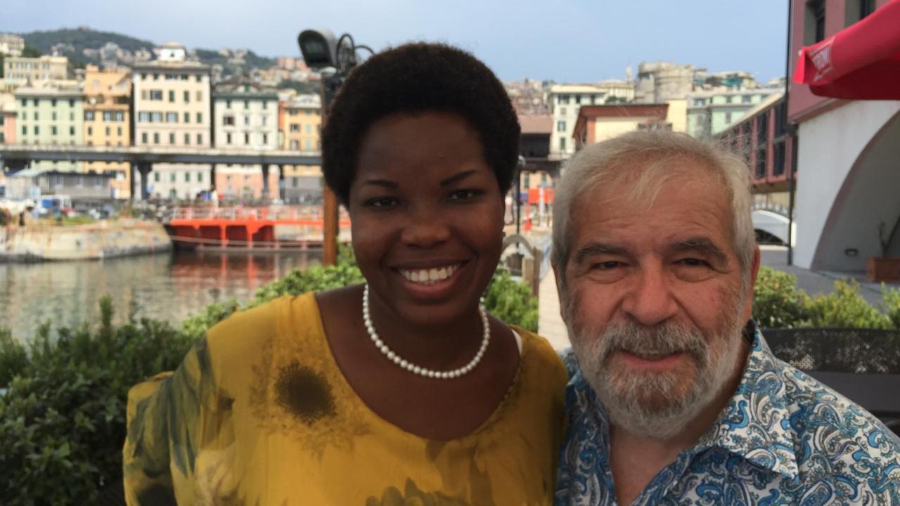 Die Nigerianerin Soke Aikptani und ihr Ehemann Claudio Mangabosco, den sie als Freier kennen lernte.