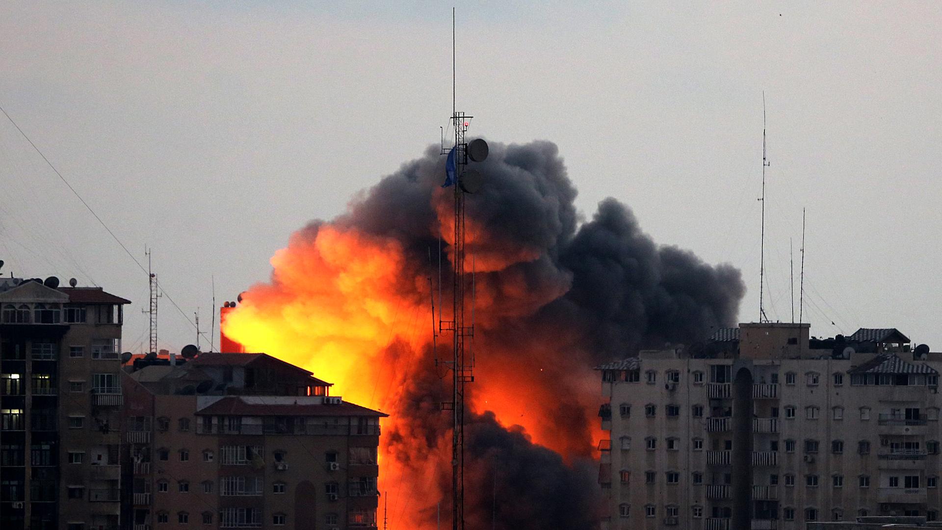 Ein Luftangriff auf ein Haus in Gaza