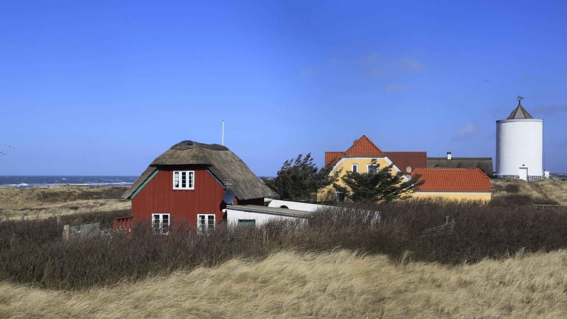 Wohnhäuser und Turm auf den Dünen, Lokken, Kommune Hjorring, Nordjylland Nordjütland.
