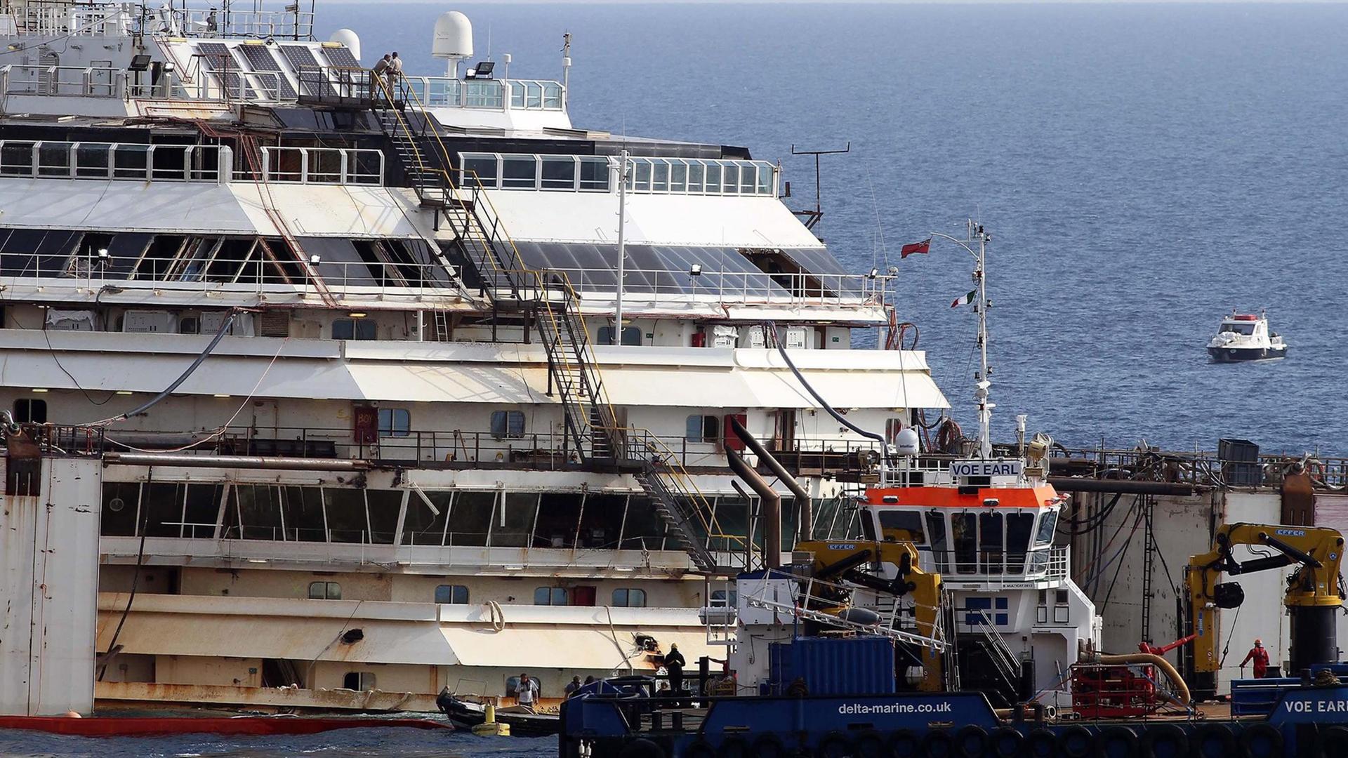Das Wrack der Costa Concordia soll nach Genua gebracht werden.
