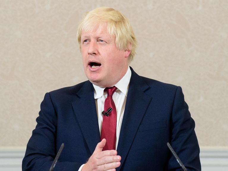 Boris Johnson spricht bei einer Pressekonferenz