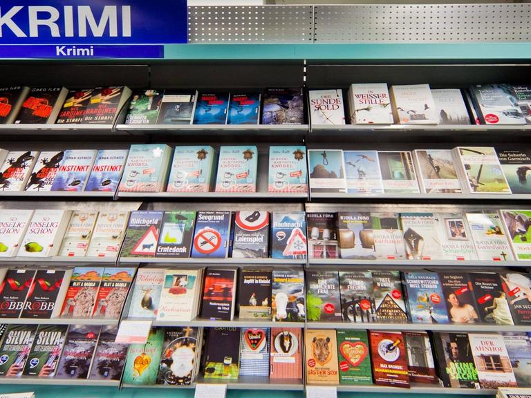 Krimiabteilung in einer Buchhandlung