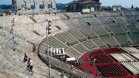Blick über den Zuschauerraum der Arena von Verona
