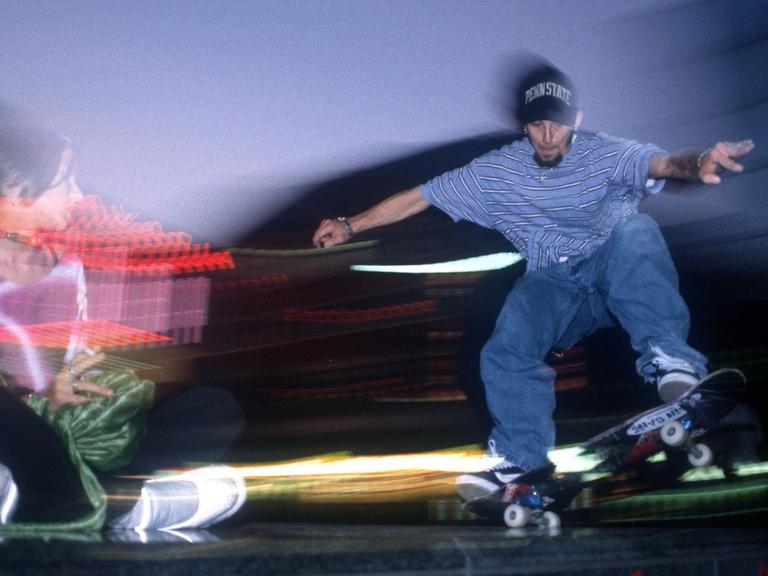 Ein Skater mit Zuschauerin