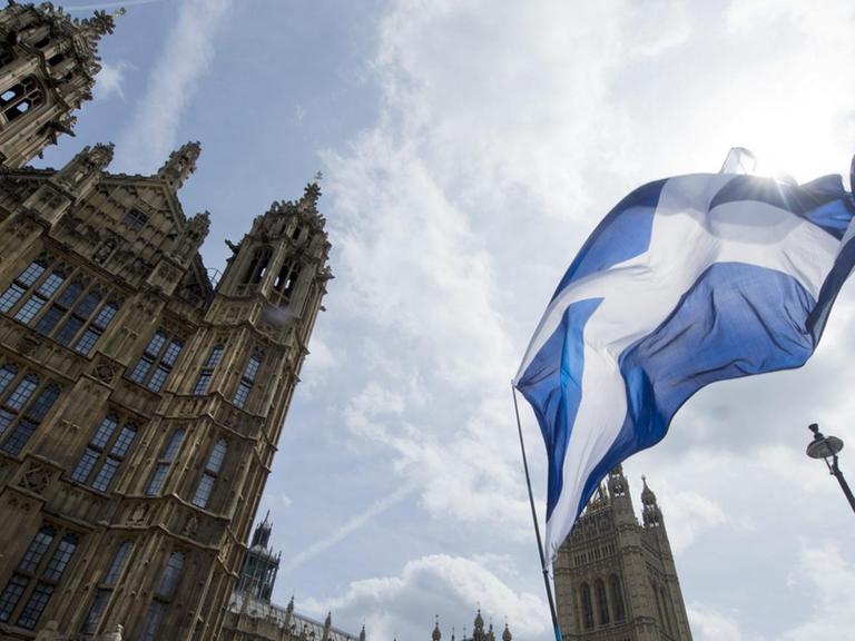 Die schottische Flagge in London