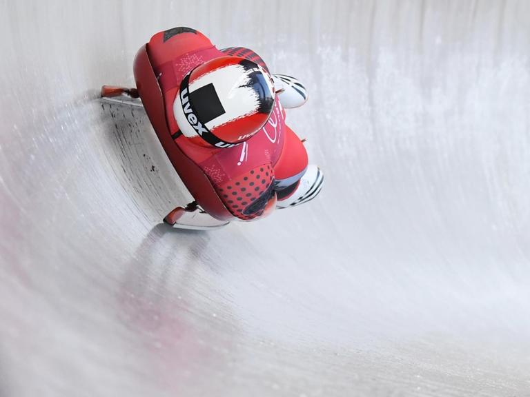 Anspruchsvolle Kurven: Ein italienischer Rodler beim Training im olympischen Eiskanal von Pyeongchang.