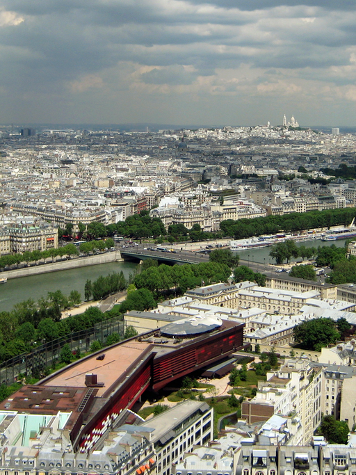 Blick vom Eiffelturm auf die Innenstadt von Paris