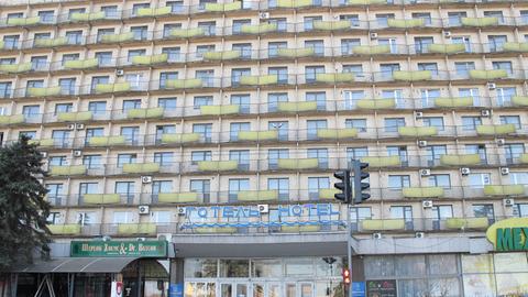 Das Hotel "Dnjepropetrowsk" aufgenommen am 26.03.2014 in der gleichnamigen Stadt in der Zentralukraine. Dort haben derzeit sieben Flüchtlingsfamilien von der Krim Zuflucht gefunden. Sie fühlten sich auf der von Russland annektierten Halbinsel bedroht. sich Schanna und Jakow binnen Stunden zur Flucht.