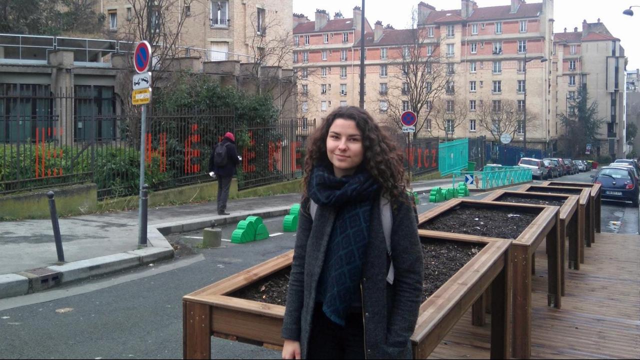 Die deutsche Studentin Franziska Stärk wohnt in der Cité Bonnier in Paris und engagiert sich dort beim Verein Emmaüs Coup de Main