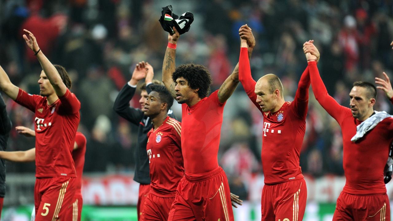 Munich's Daniel van Buyten (L-R), Thomas Mueller, David Alaba, Dante, Arjen Robben and Franck Ribéry raise their arms after the UEFA Champions League quarter final first leg soccer match between FC Bayern Munich and Juventus Turin at München Arena in Muni Munich's Daniel van Buyten (L-R), Thomas Mueller, David Alaba, Dante, Arjen Robben and Franck Ribéry raise their arms after the UEFA Champions League quarter final first leg soccer match between FC Bayern Munich and Juventus Turin at München Arena in Muni