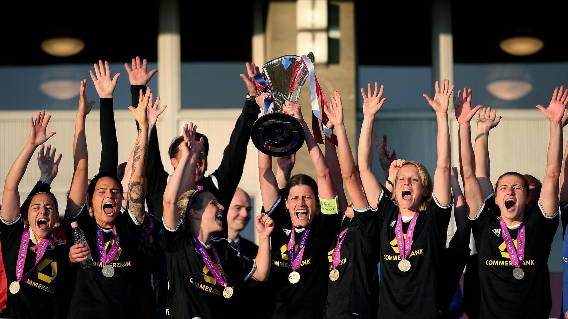 Spielerinnen des 1 FFC Frankfurt in Berlin