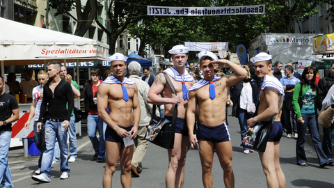 Besucher des Lesbisch-Schwulen Stadtfest in Berlin, 2009