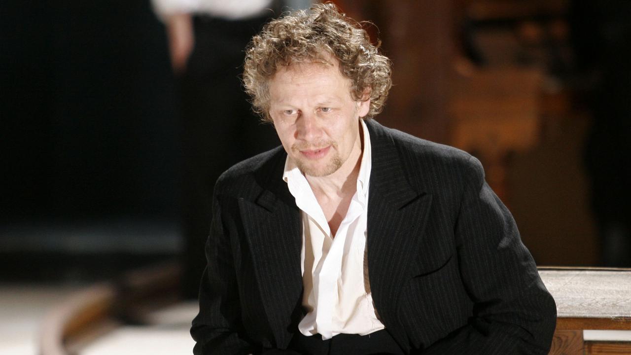 Thomas Bading in der Titelrolle von Tschechows Drama "Platonow" 2006  in der Schaubühne am Lehniner Platz