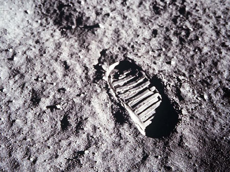 Der berühmteste Fußabdruck der Welt ist auf dem Mond Der berühmteste Fußabdruck der Welt ist auf dem Mond