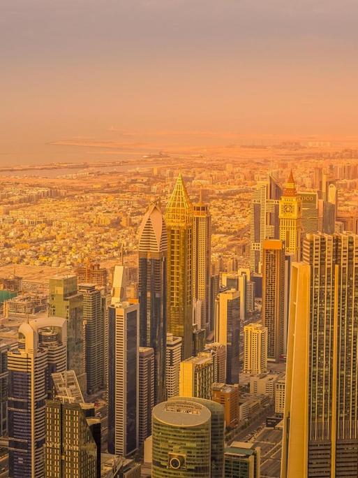 Die Skyline Dubais vom Burj-Khalifa-Hochhaus aus gesehen