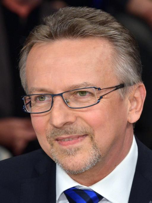 Karl-Heinz Kamp, Direktor Weiterentwicklung an der Bundesakademie für Sicherheitspolitik, aufgenommen am 26.02.2015 während der ZDF-Talksendung "Maybrit Illner