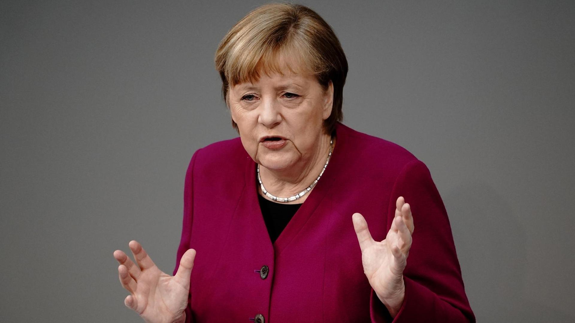Bundes-Kanzlerin Angela Merkel hat sich für einen Fehler in der Corona-Politik entschuldigt. 