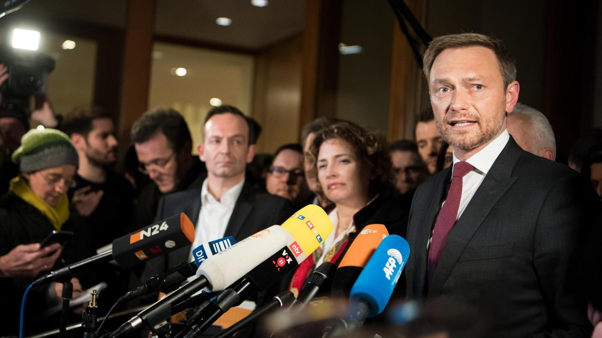 FDP-Chef Lindner gibt das Scheitern der Jamaika-Sondierungen von CDU, CSU, FDP und Grünen in Berlin bekannt.