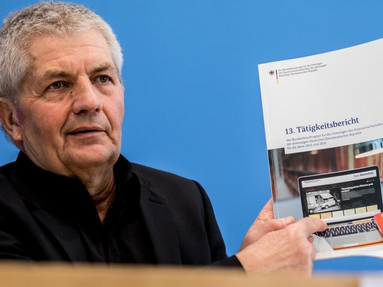 Roland Jahn, der Bundesbeauftragte für die Stasi-Unterlagen der ehemaligen DDR spricht am 21.03.2017 in Berlin bei der Vorstellung des 13. Tätigkeitsberichts seiner Behörde.