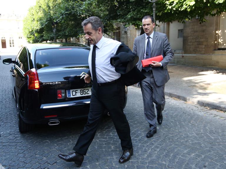 Der frühere französische Präsident Nicolas Sarkozy kommt am 18. Juni 2014 an der Nationalversammlung in Paris an, um einen Preis in Empfang zu nehmen.