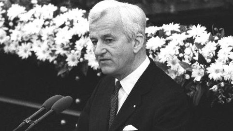 Richard von Weizsäcker bei seiner Rede zum 40. Jahrestag des Kriegsendes am 8.5. 1985 in Bonn. Richard von Weizsäcker bei seiner Rede zum 40. Jahrestag des Kriegsendes am 8.5. 1985 in Bonn.