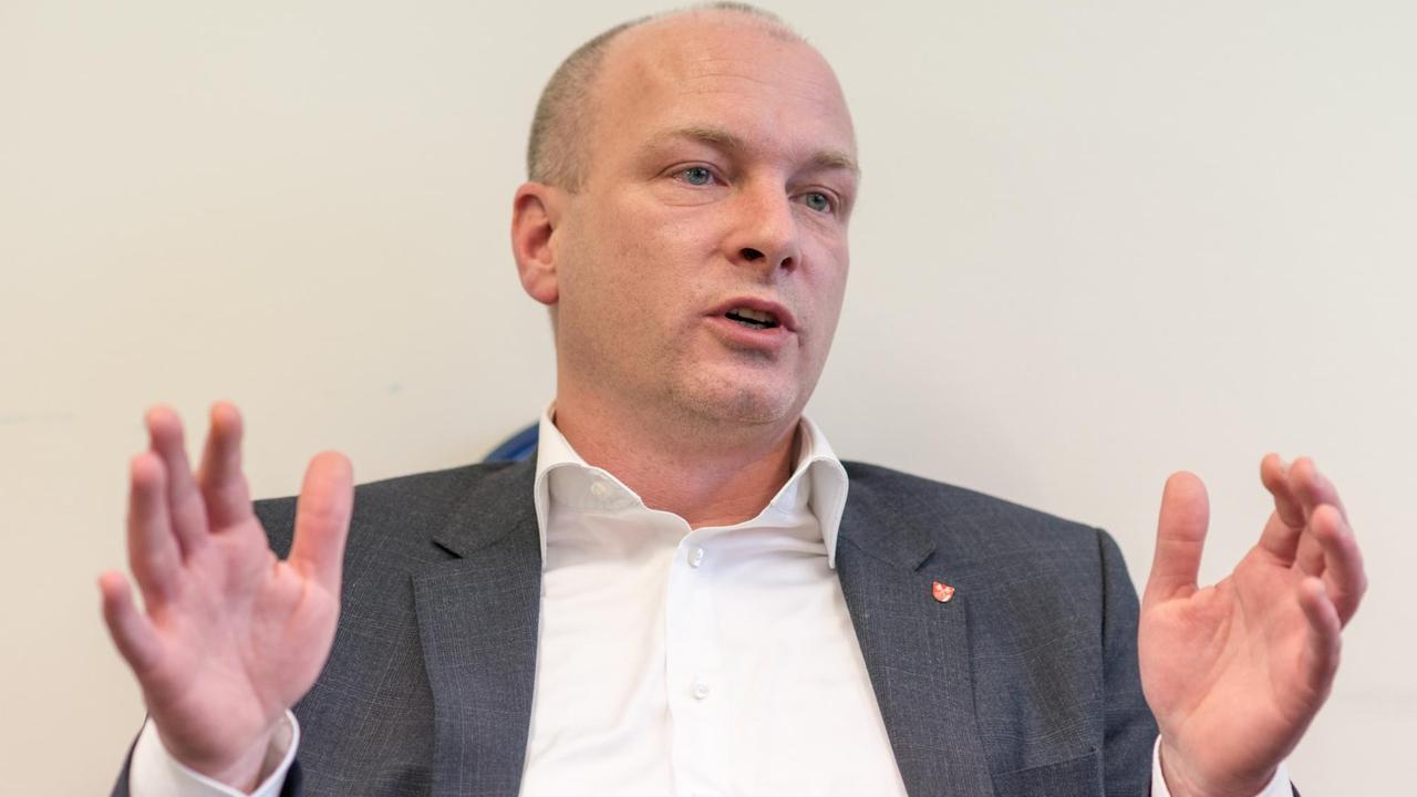 Der Regensburger Oberbürgermeister-Kandidat der SPD, Joachim Wolbergs. In der Affäre um Spenden von Bauunternehmern an seinen SPD-Ortsverein ist Wolbergs verhaftet worden.