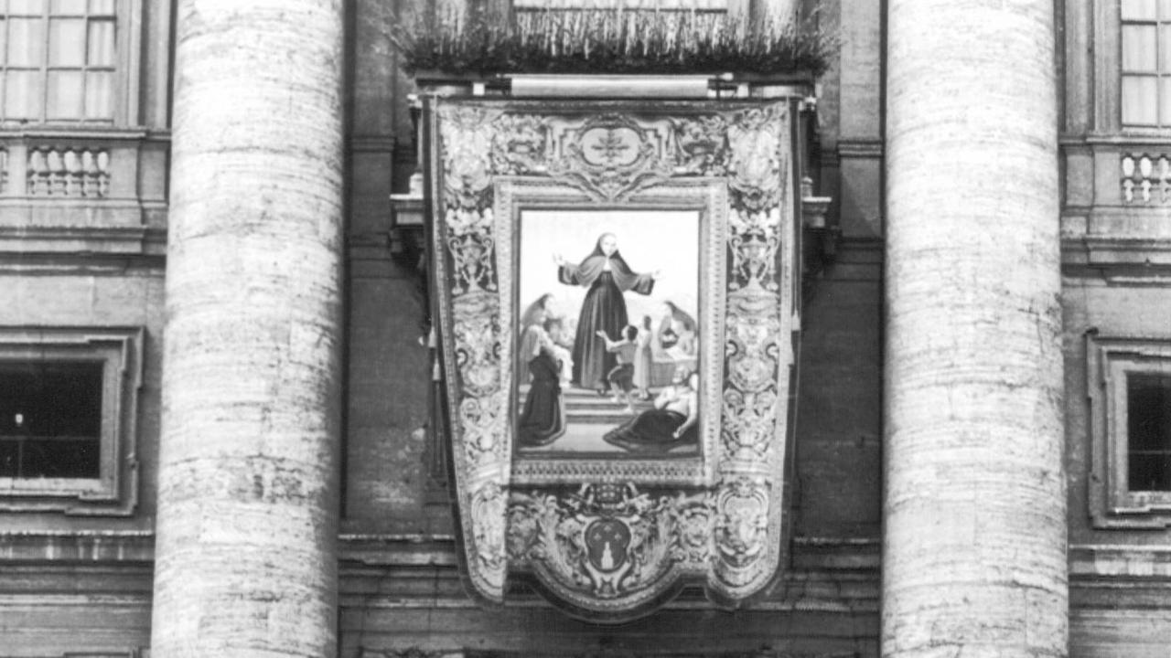 Bildnis der Nonne Maria Katharina Kasper, das bei ihrer Seligsprechung 1978 den Petersdom schmückte
