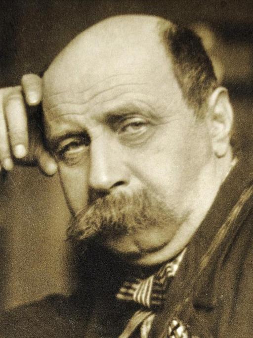 Fotografie des österreichischen Schriftstellers Peter Altenberg, 1914.