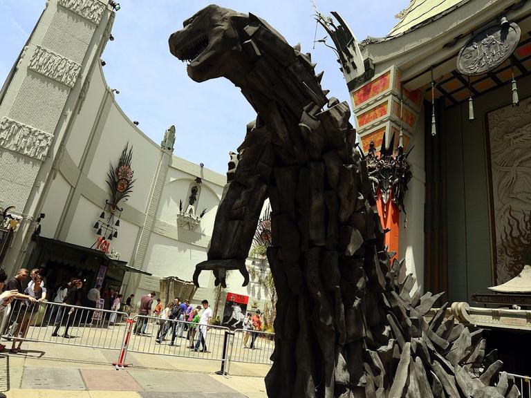 A six meter plus tall Gozilla sculpture is unveiled at the TCL Chinese Theatre in Hollywood, California, USA, 09 May 2014 to promote the release of the movie 'Godzilla' in the United States.