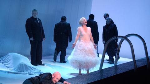 Eine Inszenierung von Peter Mussbach der Oper Salome nach Richard Strauss an der Dresdner Semperoper im Jahre 2005.