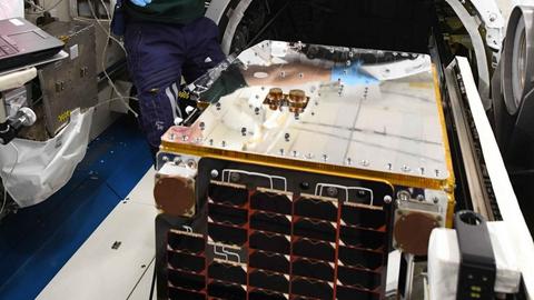 Der Satellit RemoveDebris soll Weltraumschrott einfangen