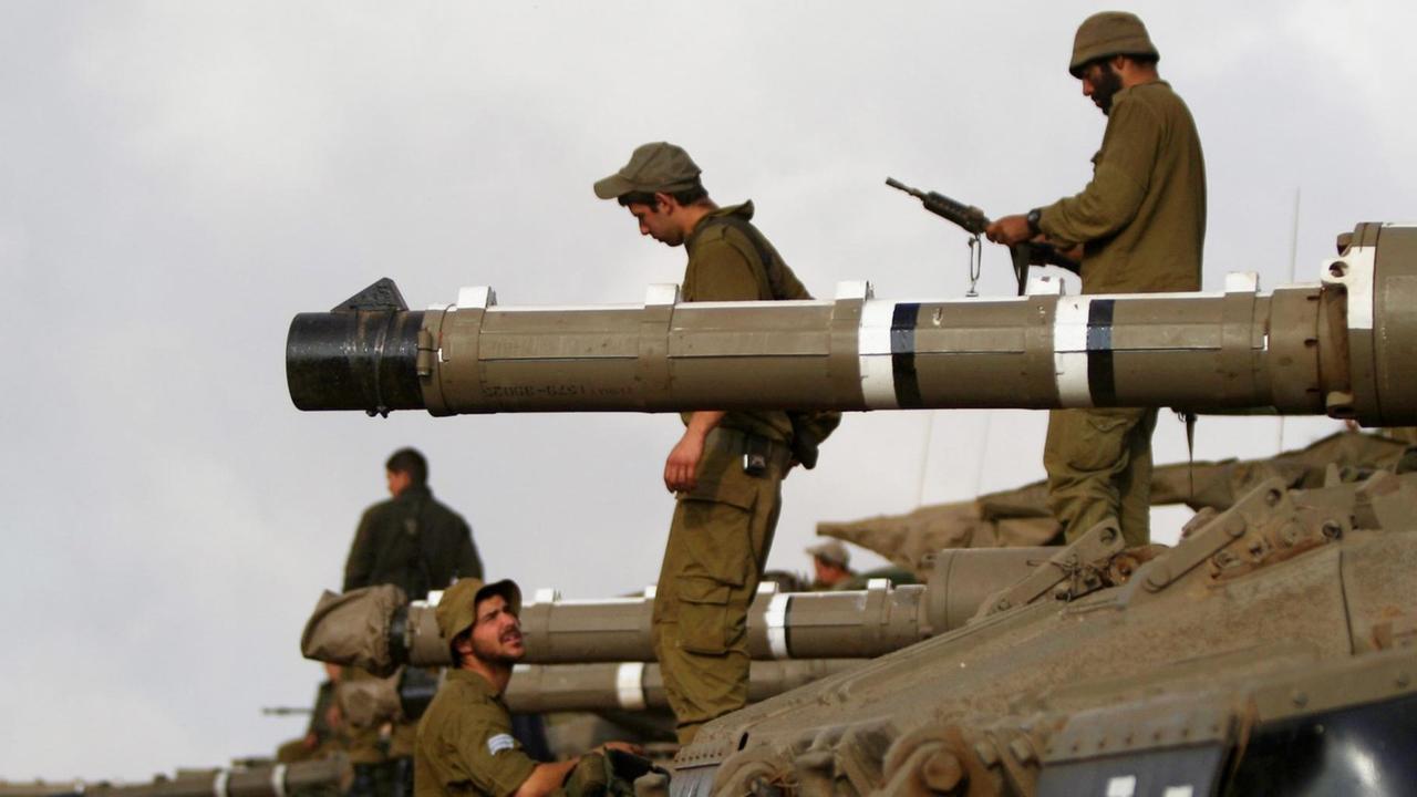 Israelische Truppe auf den Golanhöhen (29.04.2010)