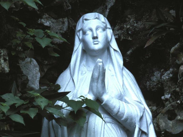 Statue der Jungfrau Maria in Vietnam.