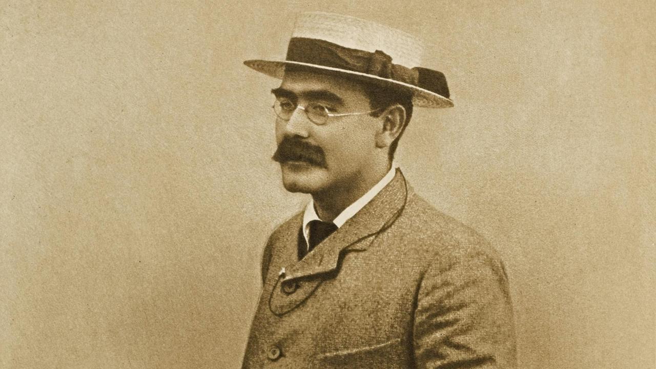 Eine Fotografie in Sepiatönen zeigt Rudyard Kipling.