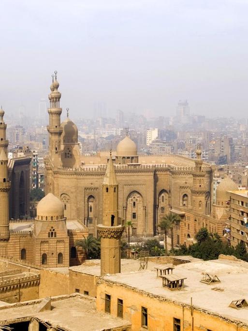 Blick auf die Sultan Hassan-Moschee und ar-Rifa'i-Moschee in Kairo, Ägypten.