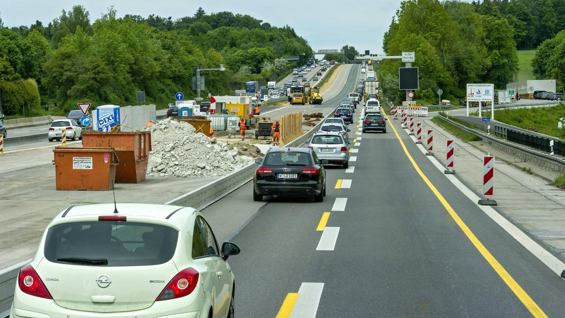 Straßenverengung an Baustelle, Autobahn A9, bei Paunzhausen, Oberbayern, Bayern, Deutschland Straßenverengung an Baustelle, Autobahn A9, bei Paunzhausen, Oberbayern, Bayern, Deutschland