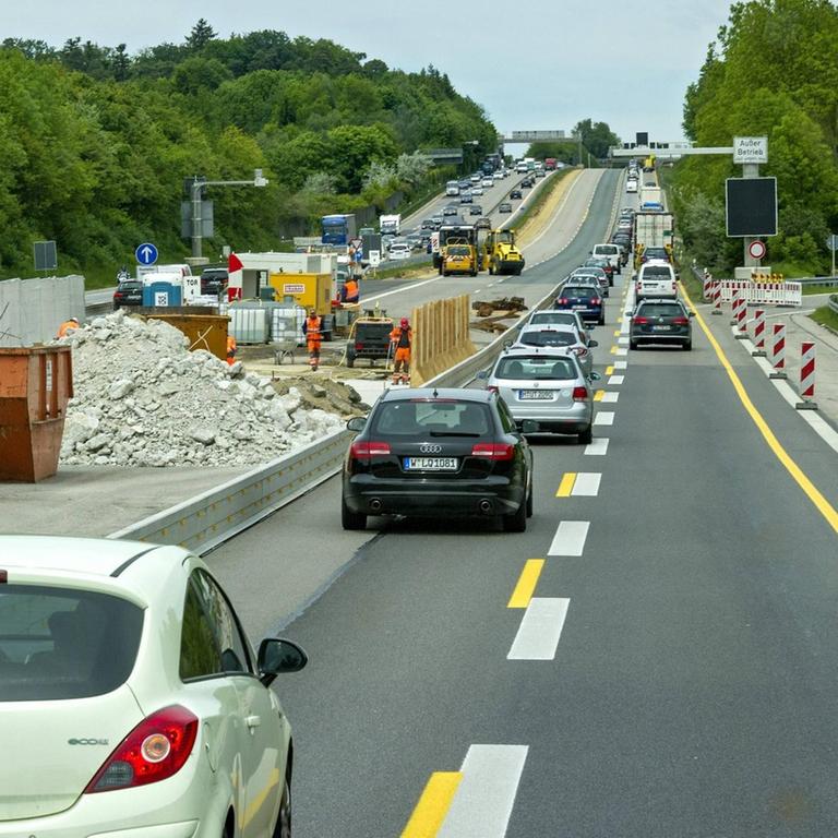 Straßenverengung an Baustelle, Autobahn A9, bei Paunzhausen, Oberbayern, Bayern, Deutschland
