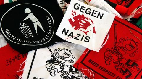 Ein Stand auf einer Demonstration gegen einen Neonazi-Aufmarsch