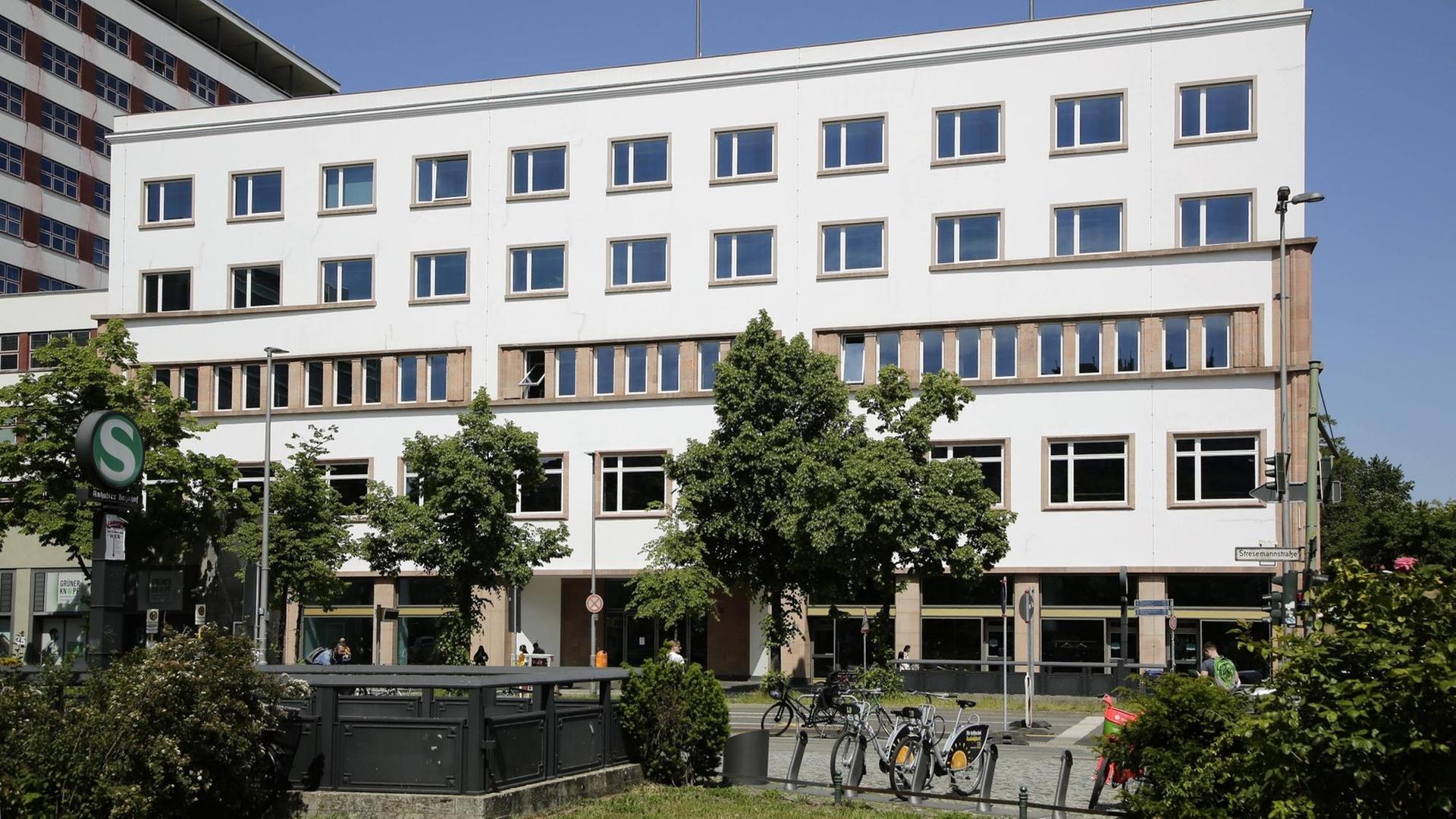 Das Deutschlandhaus in der Stresemannstrasse in Berlin, ist der kuenftige Sitz des Dokumentationszentrums der Stiftung Flucht, Vertreibung, Versöhnung. Offizielle Eröffnung des Dokumentationszentrums ist am 21. Juni 2021.