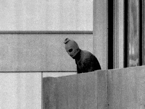 Ein Mitglied der arabischen Terrorgruppe, die während der olympischen Spiele 1972 israelische Sportler als Geisel nahm.