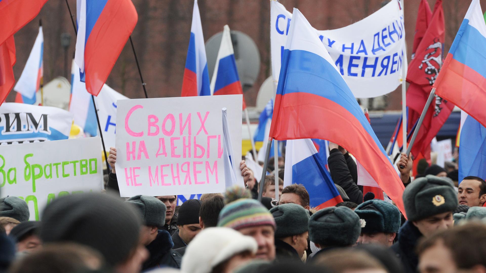 Teilnehmer eines Konzerts in Moskau zur Unterstützung der Krim-Bewohner.