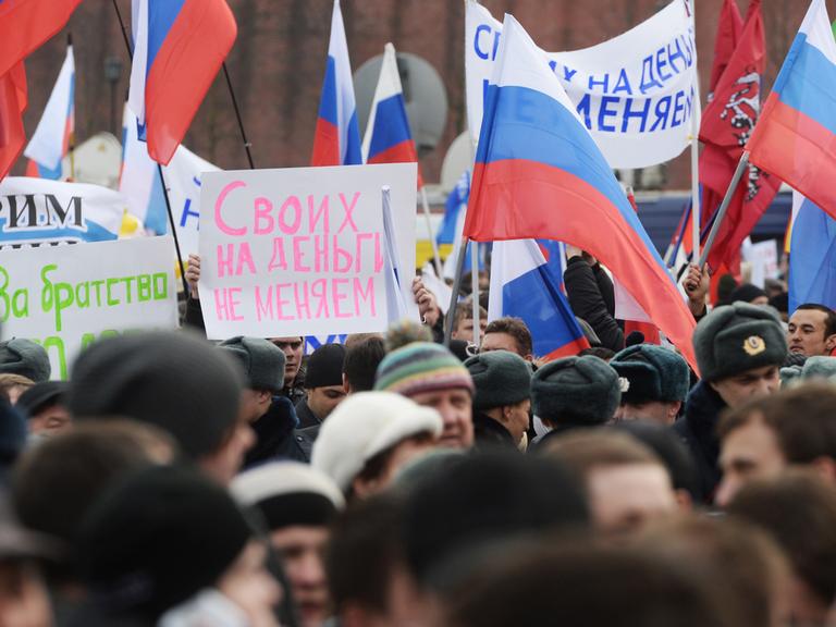 Teilnehmer eines Konzerts in Moskau zur Unterstützung der Krim-Bewohner.