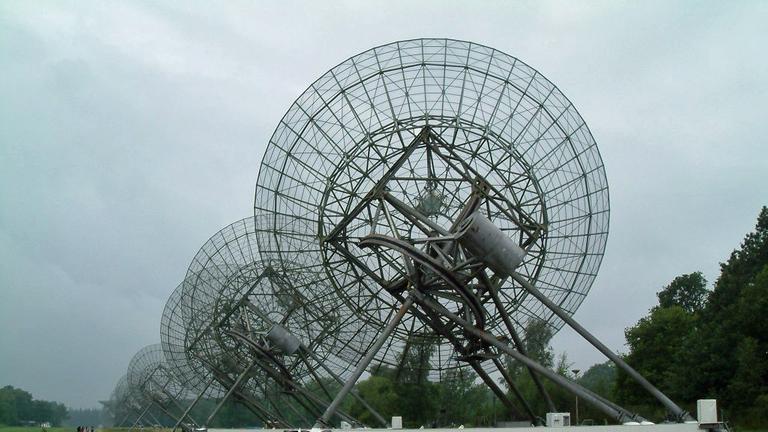 Das aus 14 Antennen bestehende Radioteleskop von Westerbork gehört zu den renommiertesten der Welt
