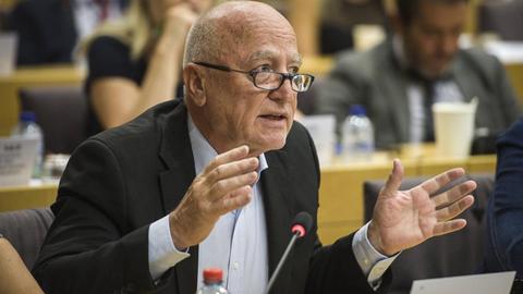 Josef Weidenholzer debattiert im Europaparlament