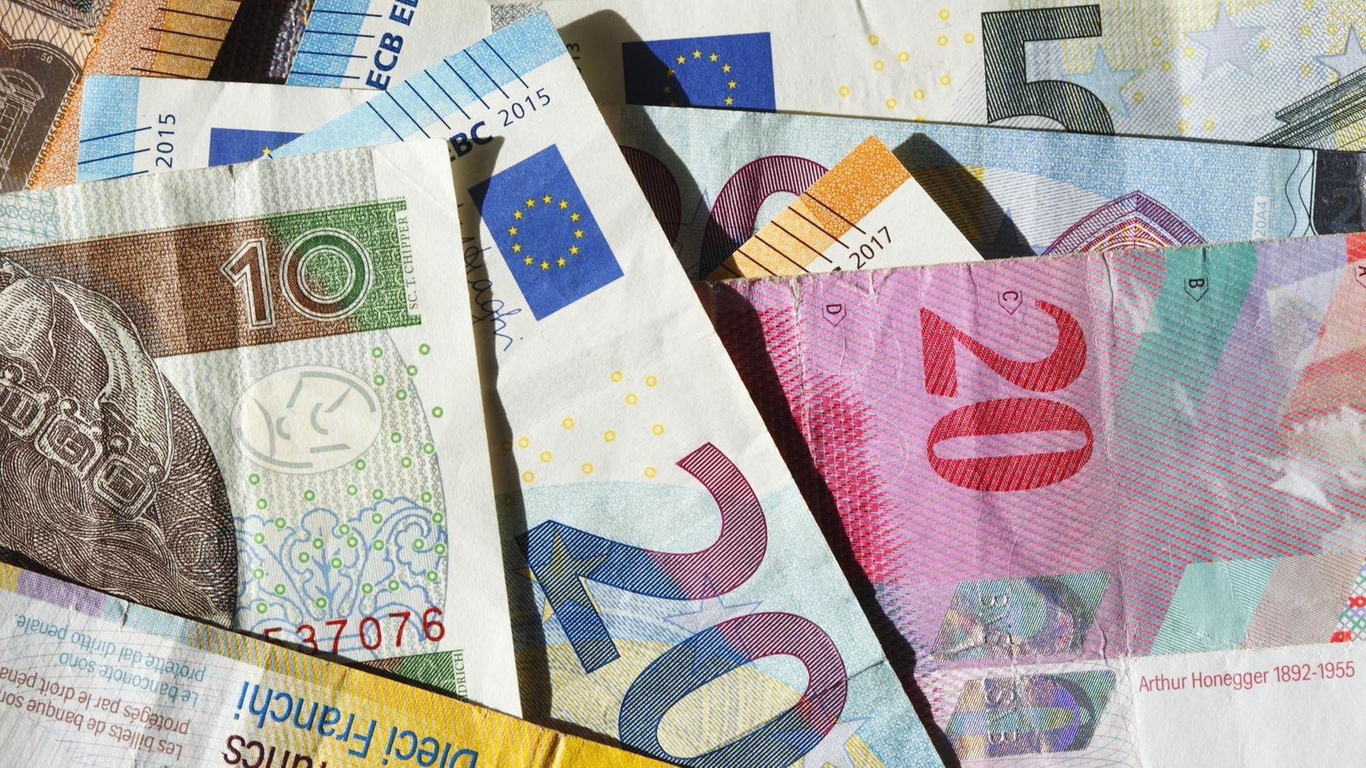 Unterschiedliche Banknoten von Europäischer Währung.
