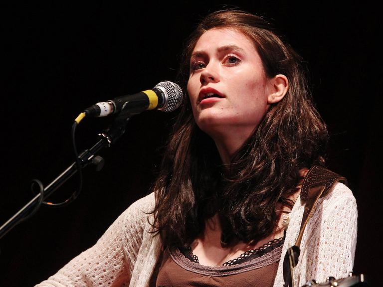 Die schottische Sängerin Rachel Sermanni, 2012
