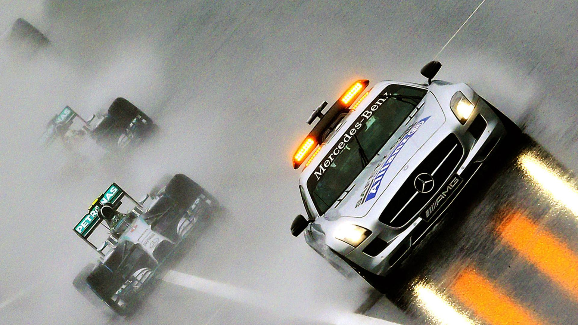 Safety Car beim Formel-1-Rennen von Suzuka am 5. Oktober 2014 (picture alliance / dpa / Srdjan Suki)