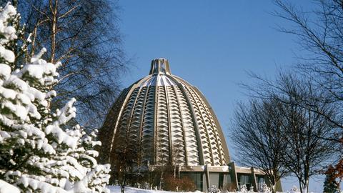 Das Bahá'í-Haus der Andacht Europas liegt in Hofheim-Langenhain im Taunus.